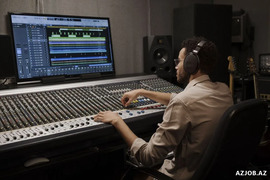 Filmlərdə səslərin gücü olan səs rejissoru nə iş görür ?